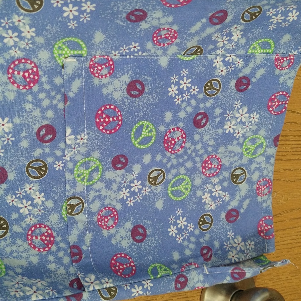 Absolute Scrub Top - Picture 2 of 9